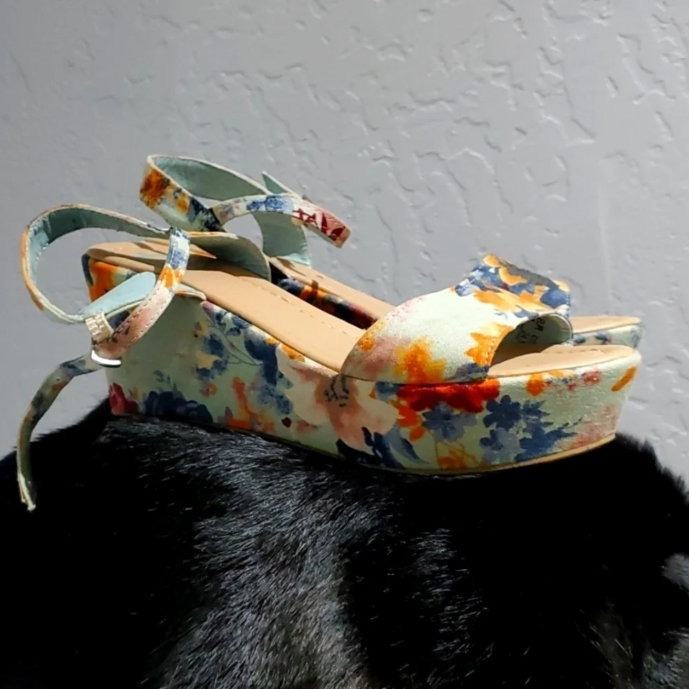 FLORAL ROLLERCOASTERS PLATFORM CHUNKY SANDALS SIZE 7.5 ROMANTIC DAINTY